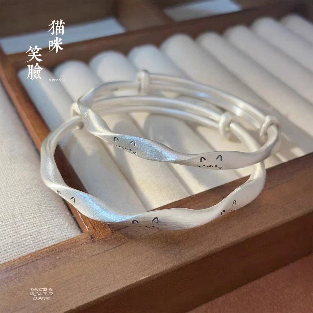 足银9999猫咪手镯女年轻款莫比乌斯环简约可爱足银镯子送闺蜜礼物