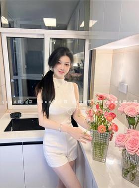 MISS WU新气质性感显身材紧身高领显瘦白色无袖竖条纹针织背