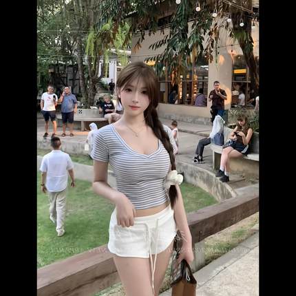 韩系性感辣妹风条纹V领短袖T恤女夏季新款修身显瘦百搭打底衫上衣