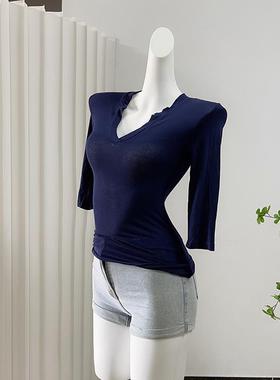 MISS WU藏青白色v领短袖T恤女修身显瘦短款纯色辣妹纯欲上衣