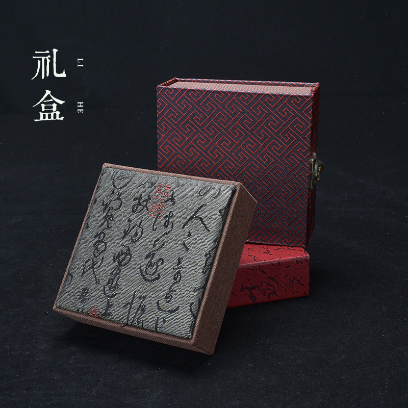 中国风镂空亚目布艺流苏木手链镯首饰念佛珠串礼品文盘玩包装纸盒