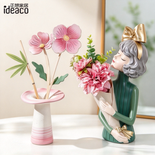插花香薰两用捧花女孩艺术摆件