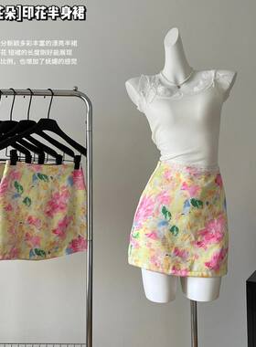 法式缎面彩色印花半身裙女夏季辣妹低腰显瘦防走光a字包臀短裙子