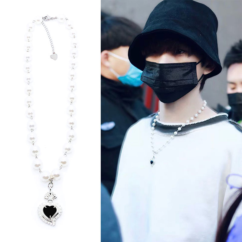 周震南同款珍珠母贝黑色爱心项链时尚轻奢青年钛钢圆形潮酷优饰品