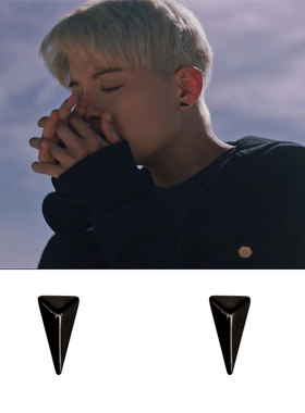 创造营2021AMBER刘逸云同款黑色立体三角耳钉环百搭简男女钛钢潮8