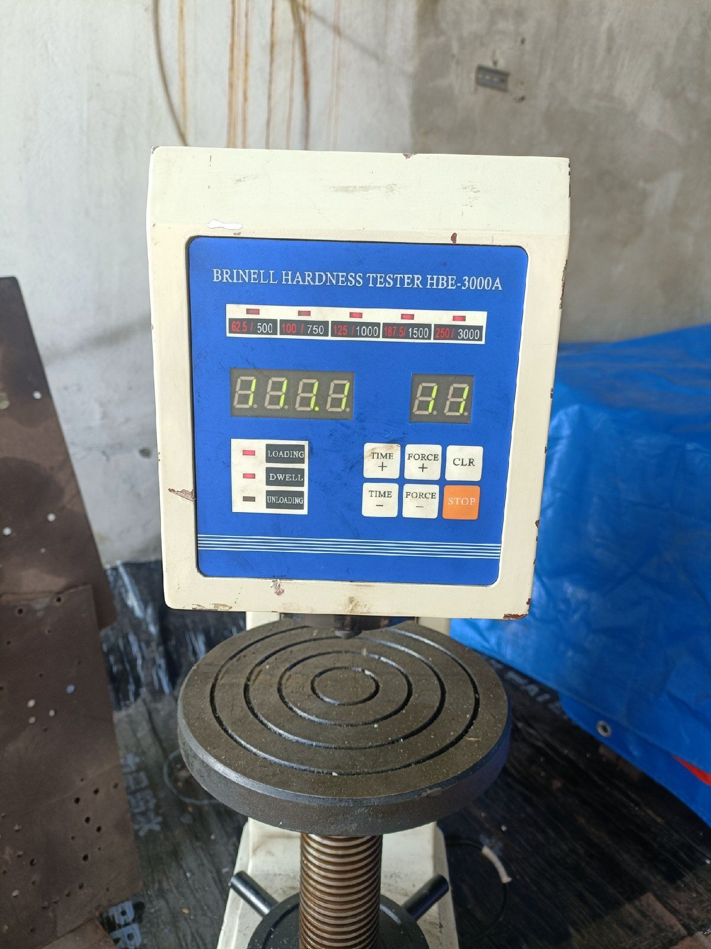 闲置一台成色很好的电子布氏硬度计,型号hbe-3000a型