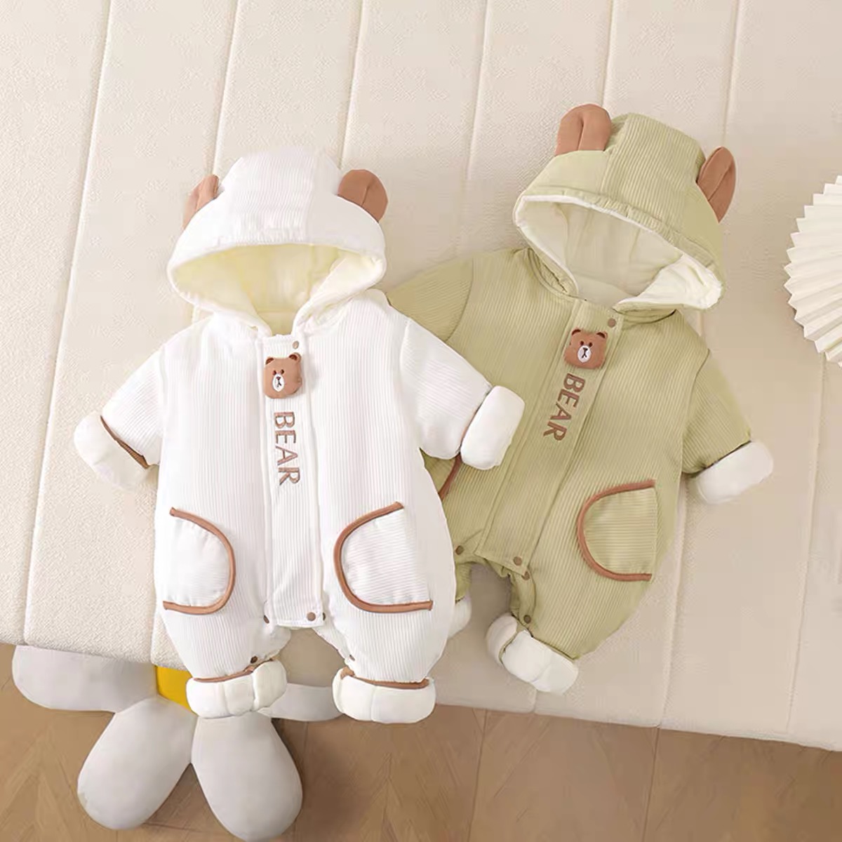 婴儿连体衣冬季加绒加厚棉服男女宝宝外出服新生儿衣服保暖爬服潮