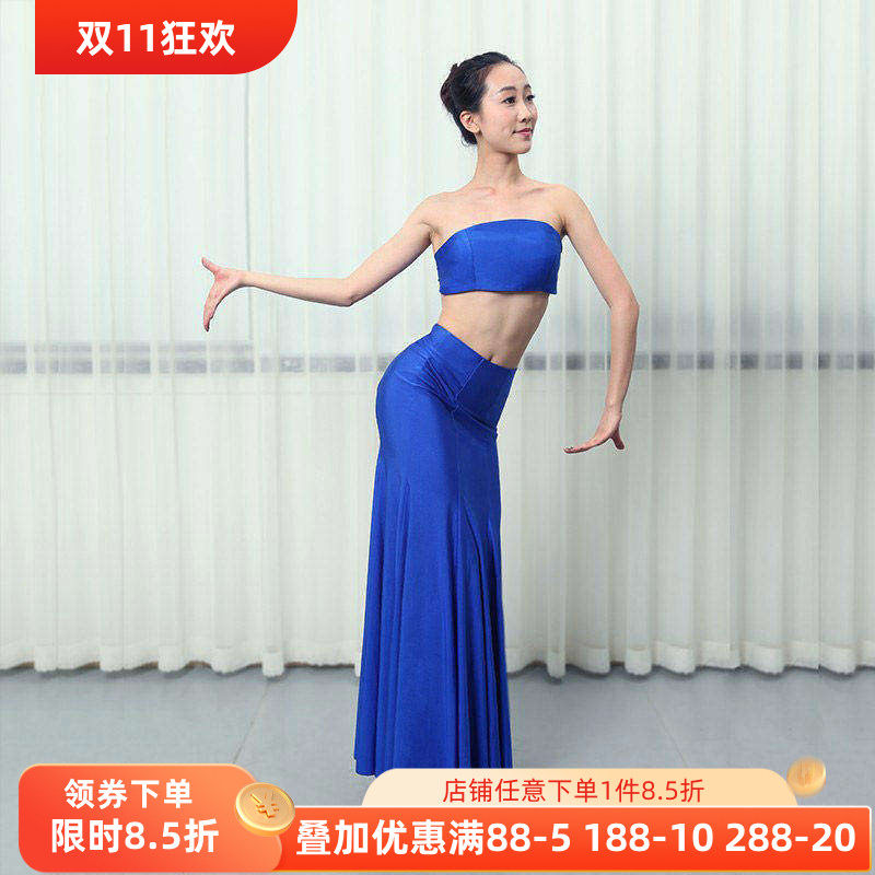 傣族演出鱼尾裙孔雀舞