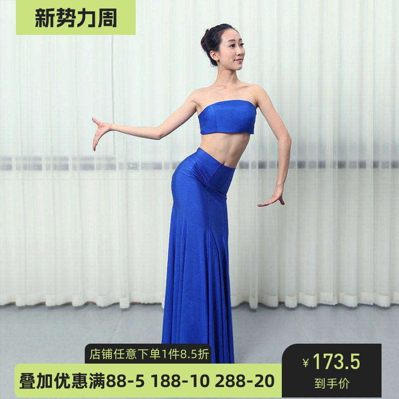 傣族演出鱼尾裙孔雀舞