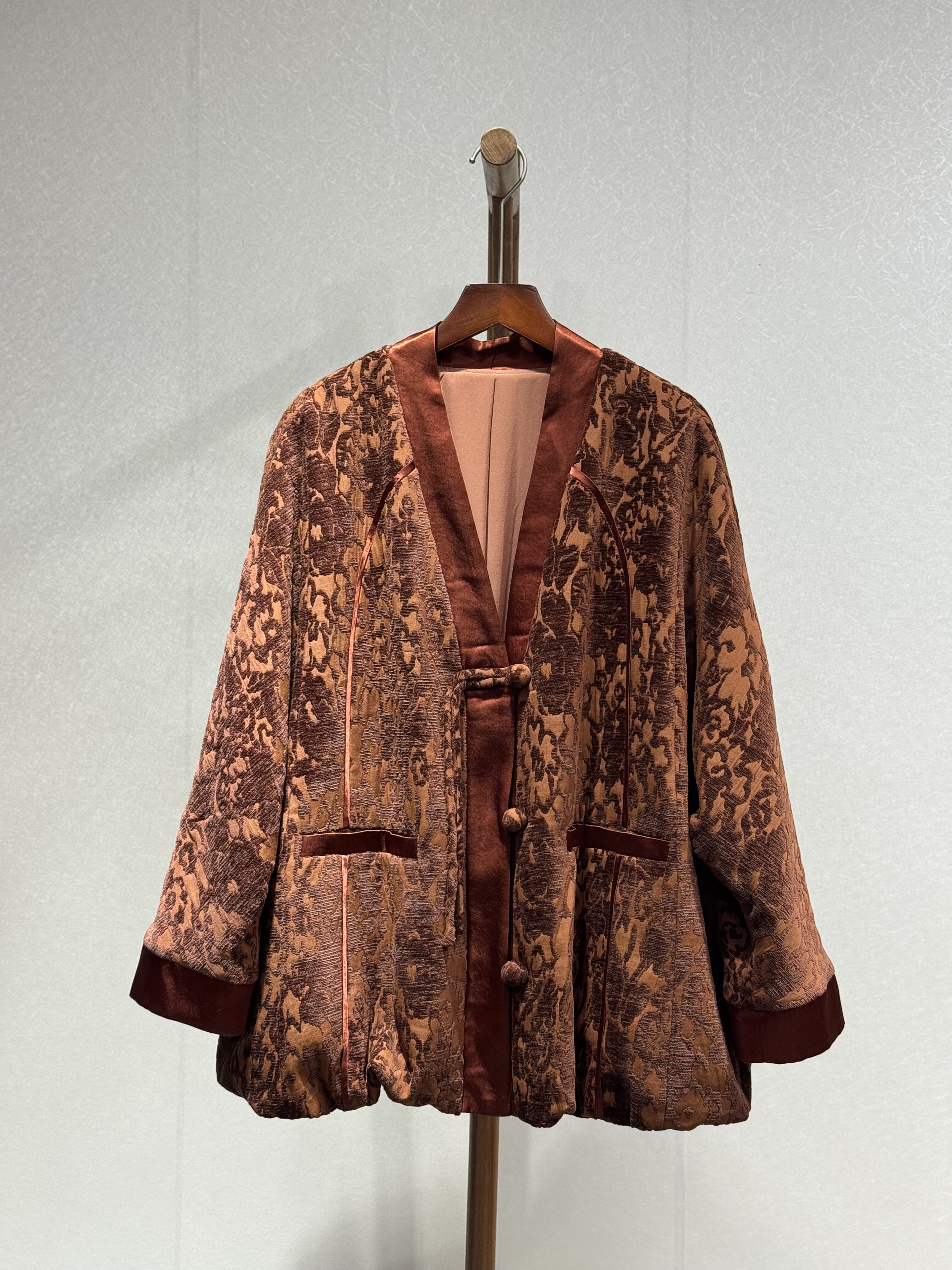 原创设计 重磅丝绒拉花 时尚大牌气质秋冬 加厚V领百搭外套30148