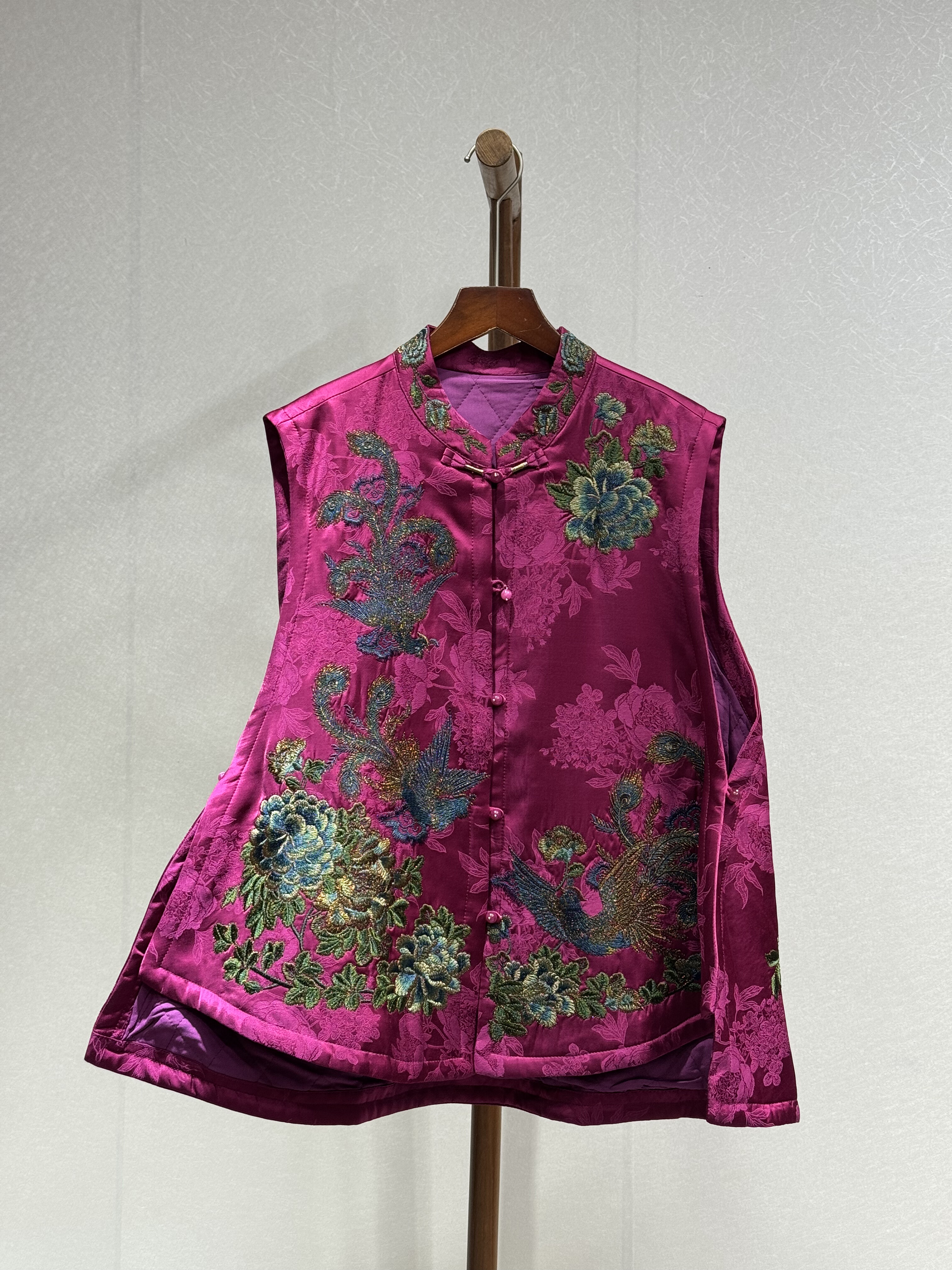 原创设计 重磅香云纱 重工刺绣孔雀 时尚百搭夹棉复古棉马甲912