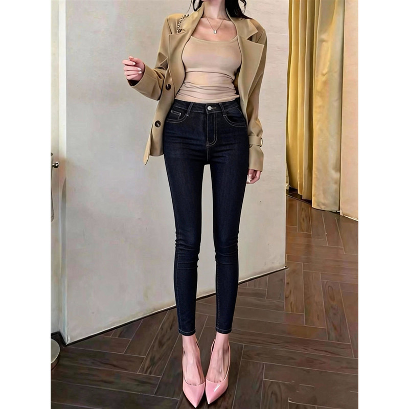 复古显瘦铅笔小脚裤女配靴子秋冬秋季2026新款高腰紧身美腿牛仔裤
