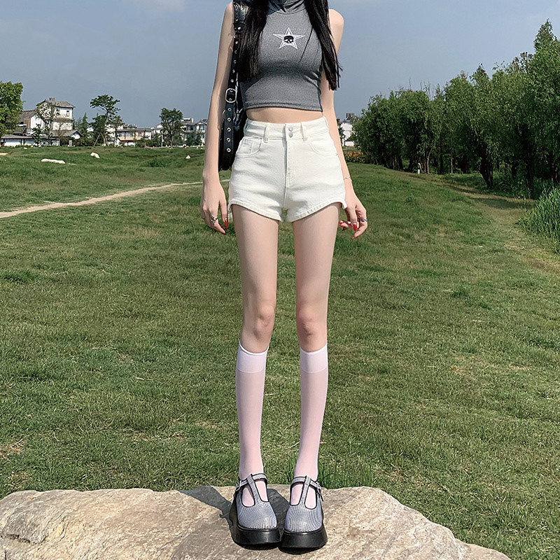 白色牛仔短裤女薄款春夏2026高腰弹力紧身卡其色性感辣妹包臀热裤