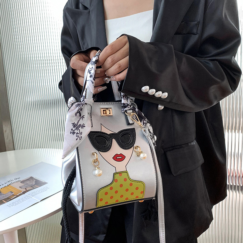 网红个性小包包2023时尚眼镜美女