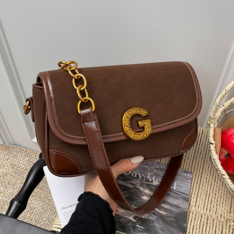 休闲斜挎包女2025冬季新款质感简约小方包韩版百搭腋下单肩包链条