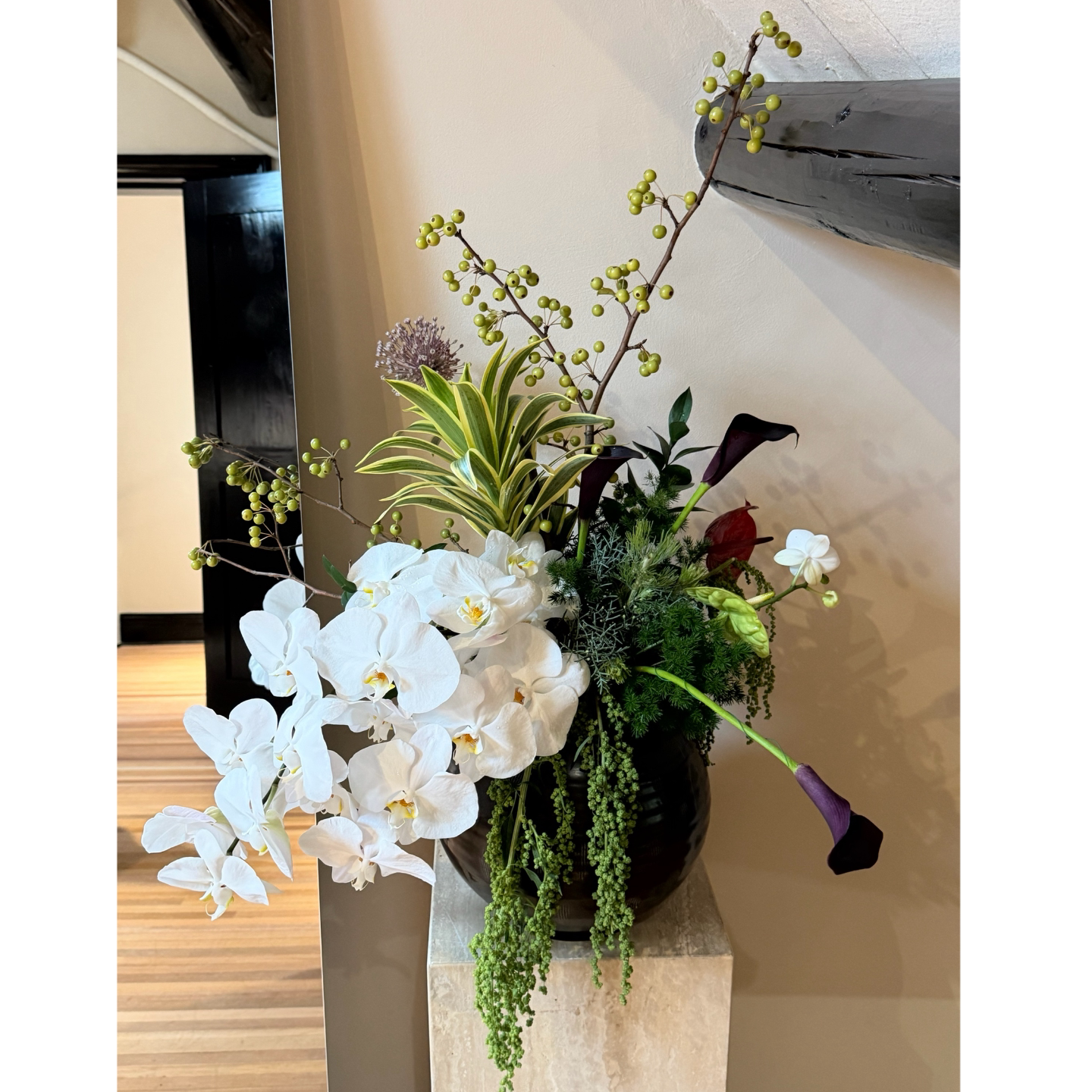 白色蝴蝶兰马蹄莲鲜花混搭花束花瓶插花展厅别墅家居装饰摆件