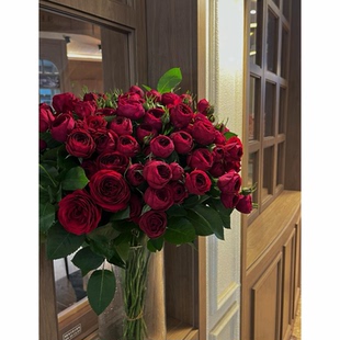 红蕾丝泡泡多头玫瑰红玫瑰花束家用鲜花插花送女友生日情人节礼物