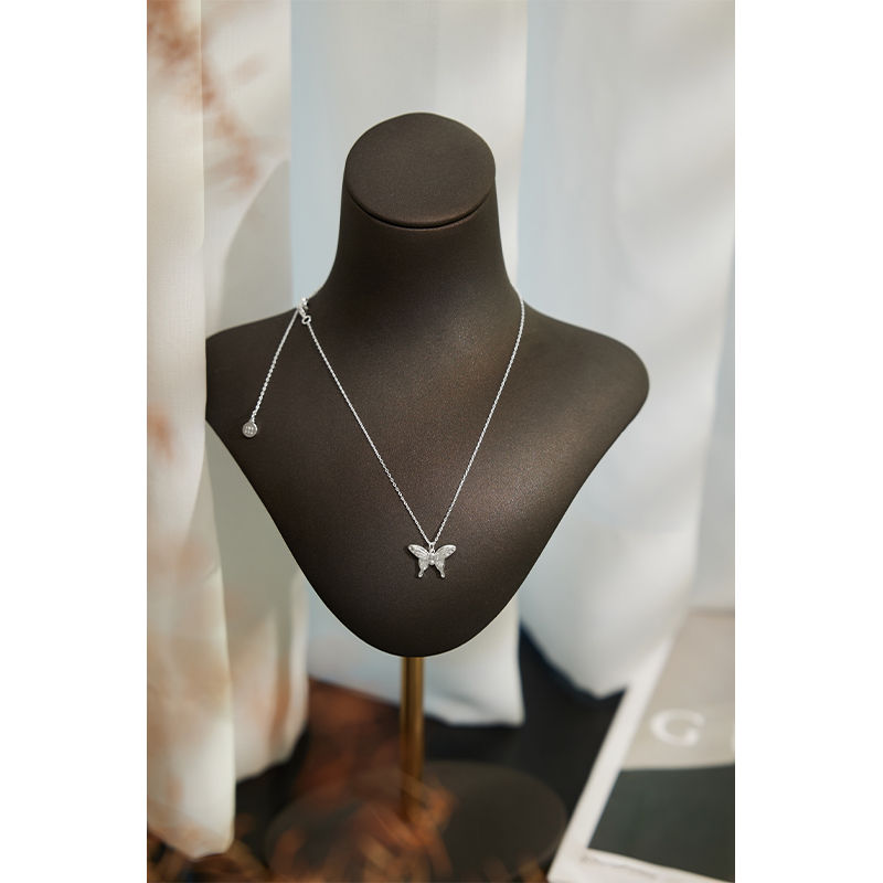 美洋MEIYANG 银蝶项链 栩栩如生~优雅浪漫碎钻吊坠可调节锁骨链