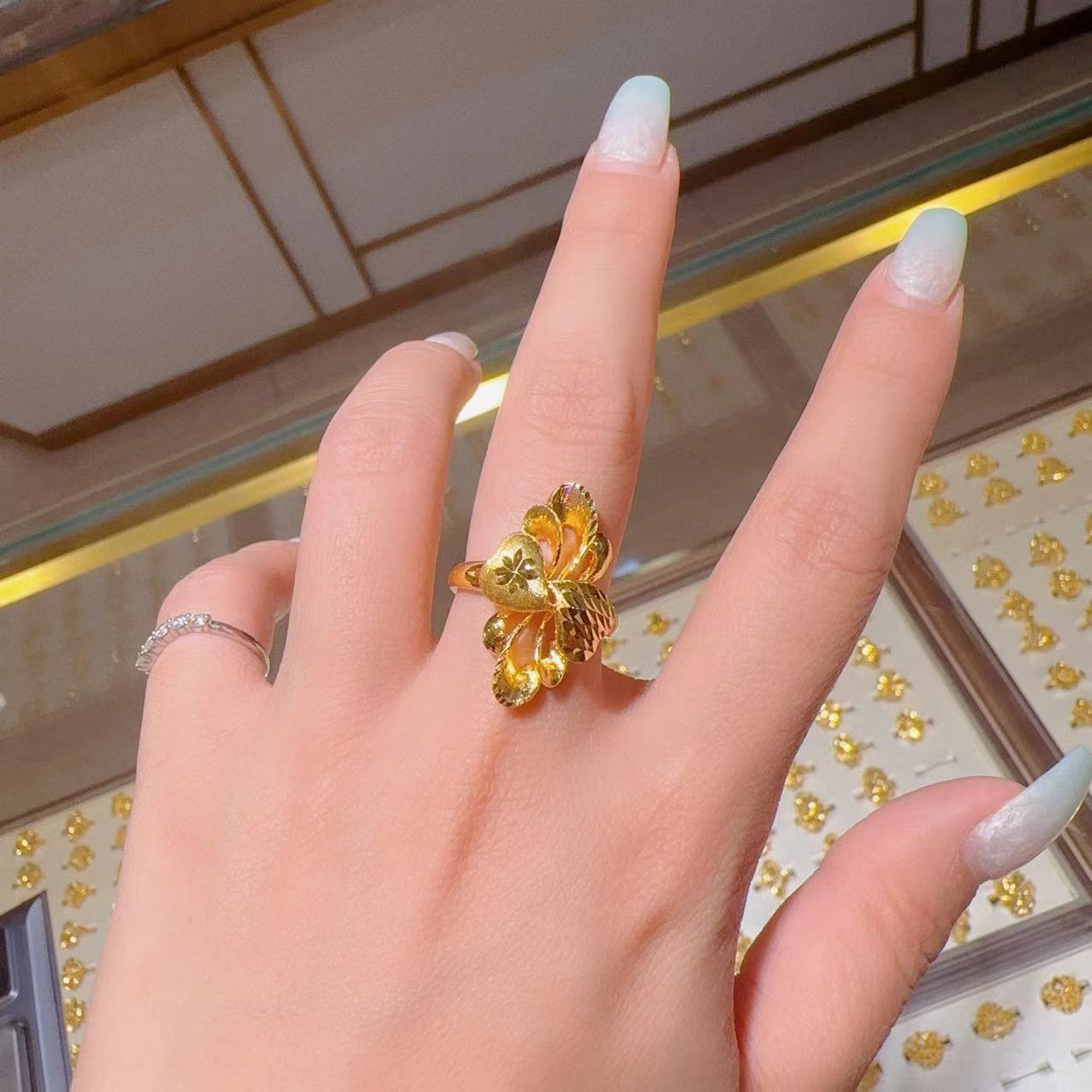 黄金色异型花戒指女轻奢风时尚车花戒指大面大方车花小众设计指环