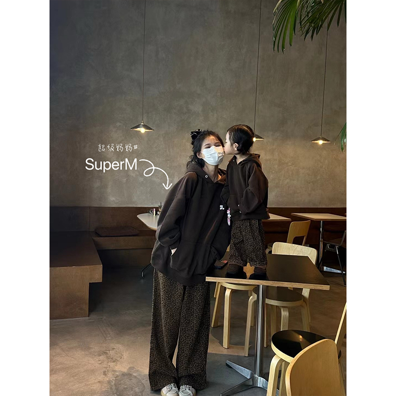 S uper家2024秋季新款女童连帽卫衣套装亲子时尚豹纹长裤母女两件