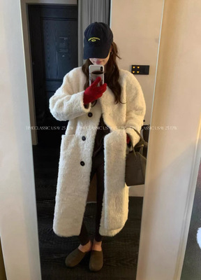 韩系2025冬季新款设计感高品质长款皮毛一体大牌气质外套配围脖女