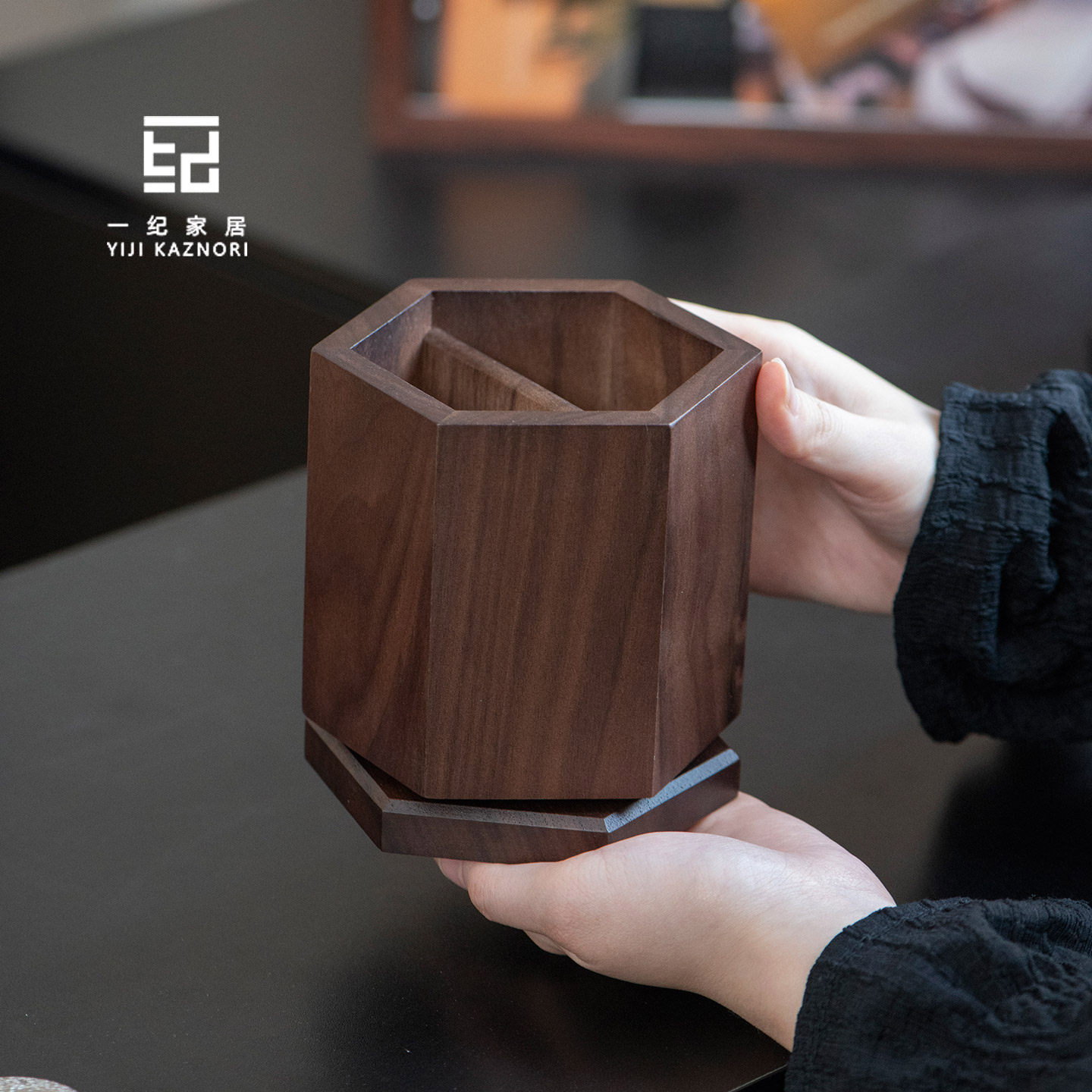画笔收纳盒美术生儿童彩笔收纳筒桌面实木可旋转大容量双格木笔桶