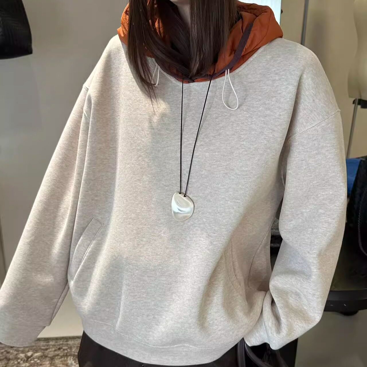 连帽领拼色宽松套头保暖加绒卫衣