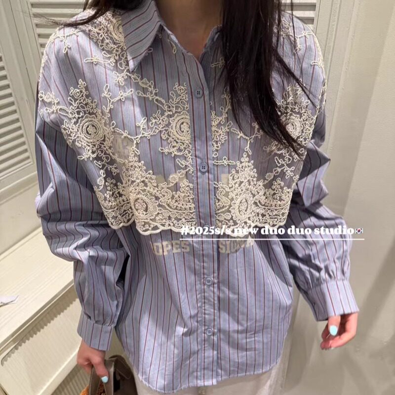 竖条纹拼接蕾丝单排扣长袖衬衫
