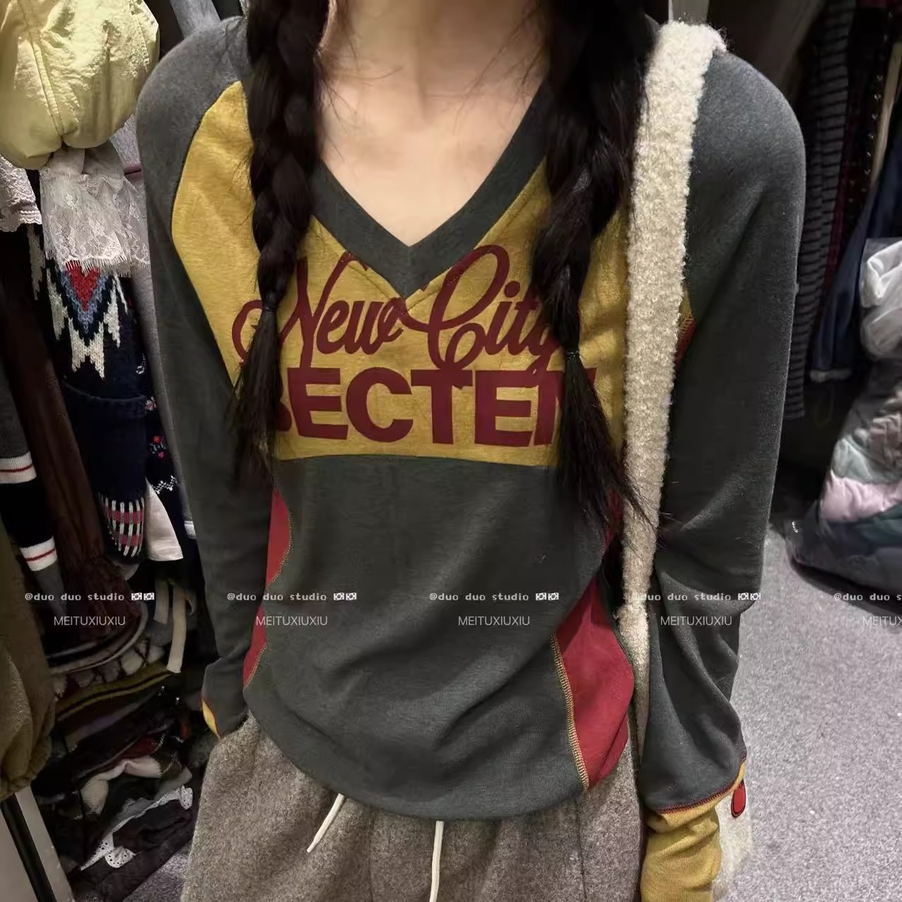 DUODUOV领字母图案拼色T恤