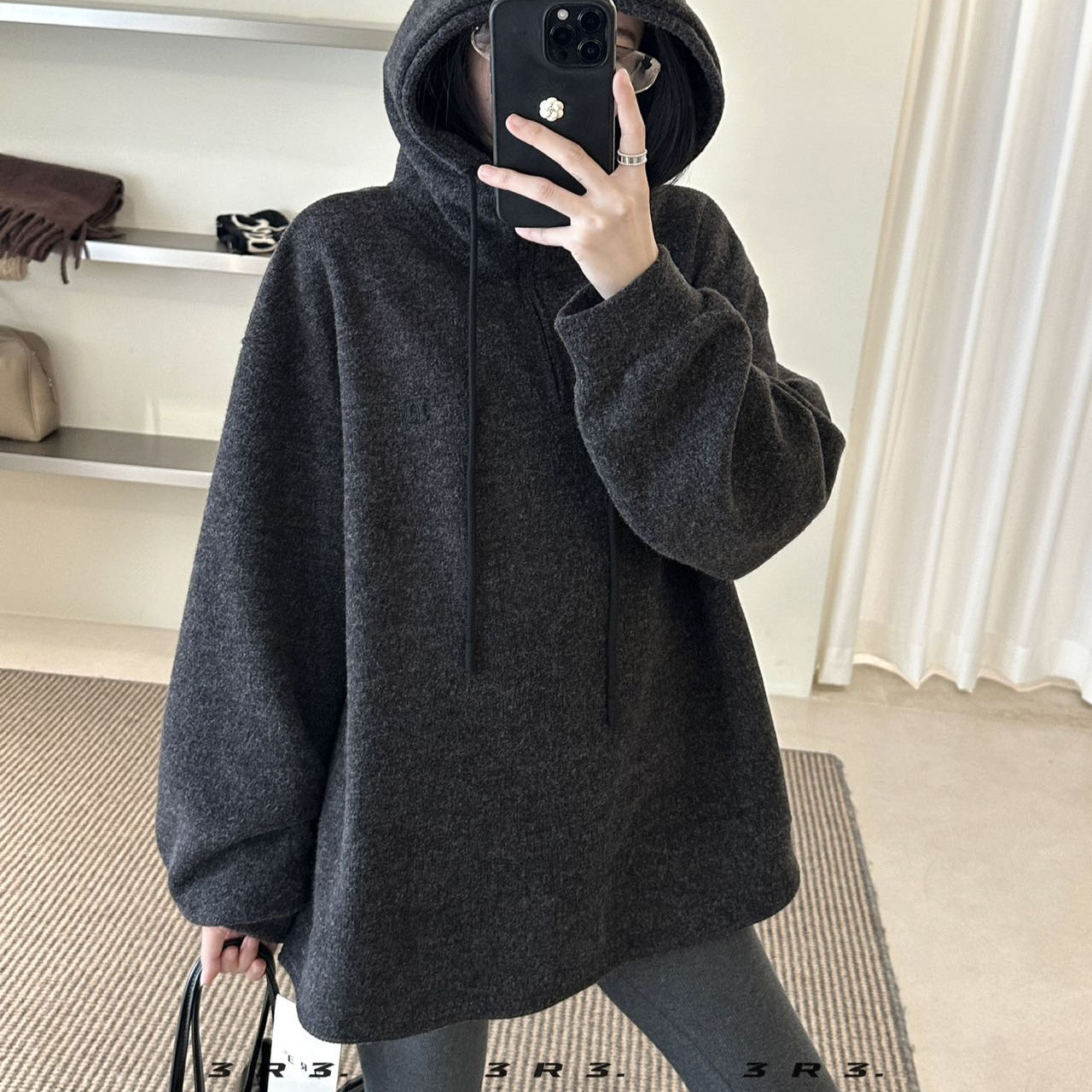 小皮标条纹拼色下衣失踪套头卫衣