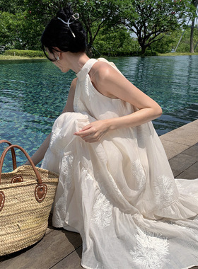 法式温柔风绝美露肩挂脖连衣裙仙女夏季气质公主海边度假沙滩长裙