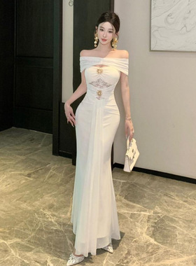 法式设计感一字肩蕾丝拼接包臀礼服裙法式气质名媛鱼尾收腰连衣裙