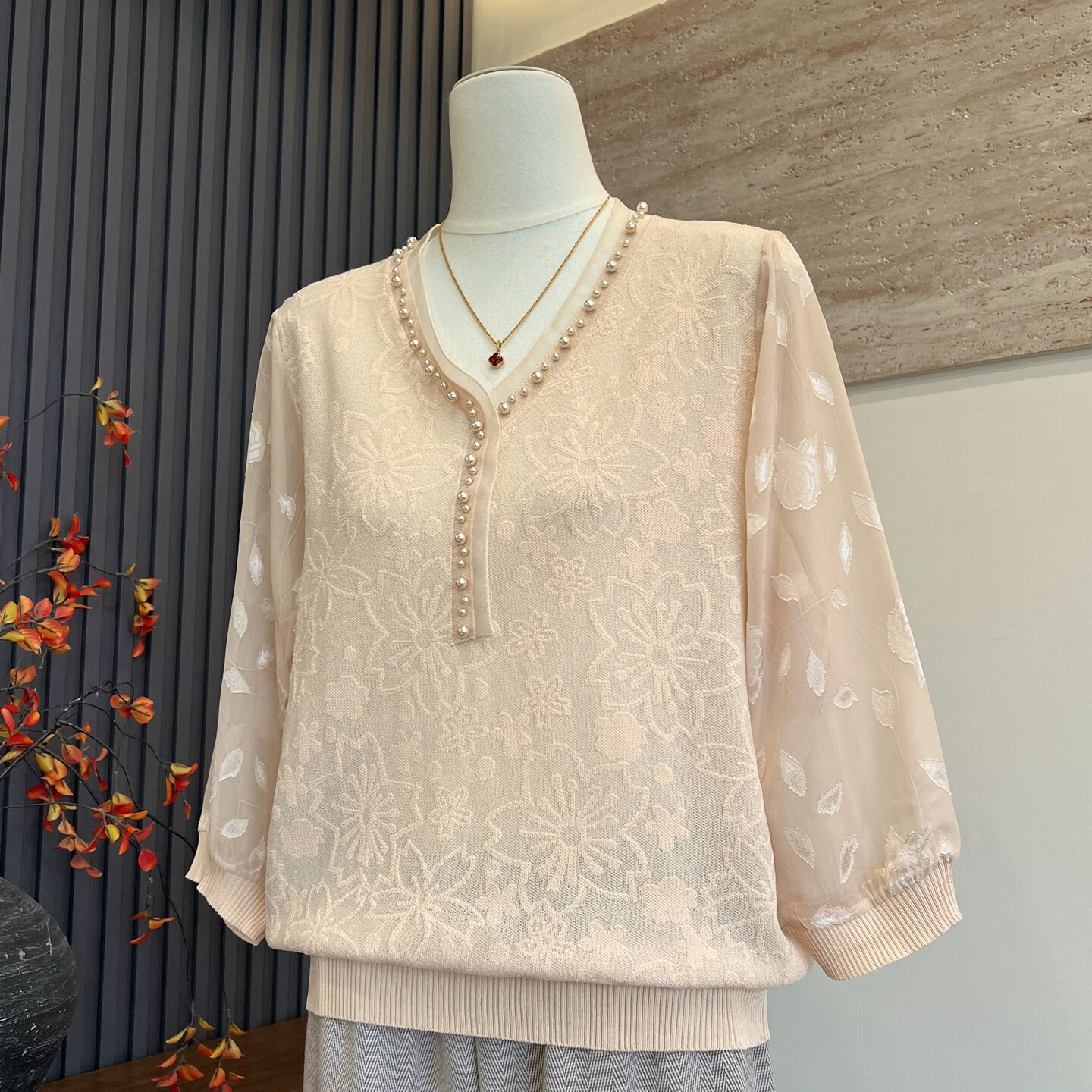 时尚洋气新款妈妈装V领纱袖T恤小衫中老年女士百搭春夏季百搭上衣