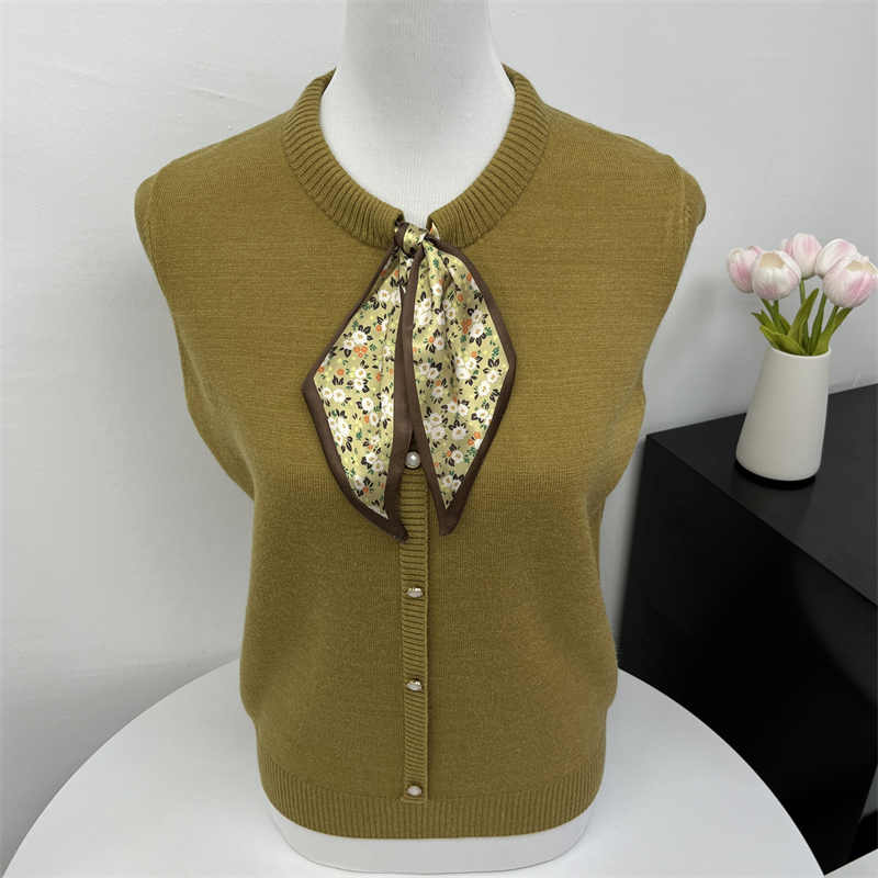 新款中年妈妈洋气春秋装上衣服