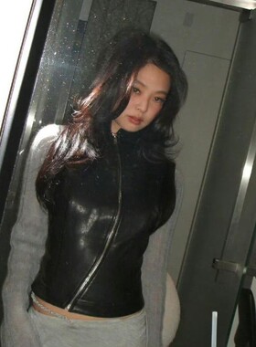 韩国新款 Jennie同款 灰色交叉三角袖套上衣