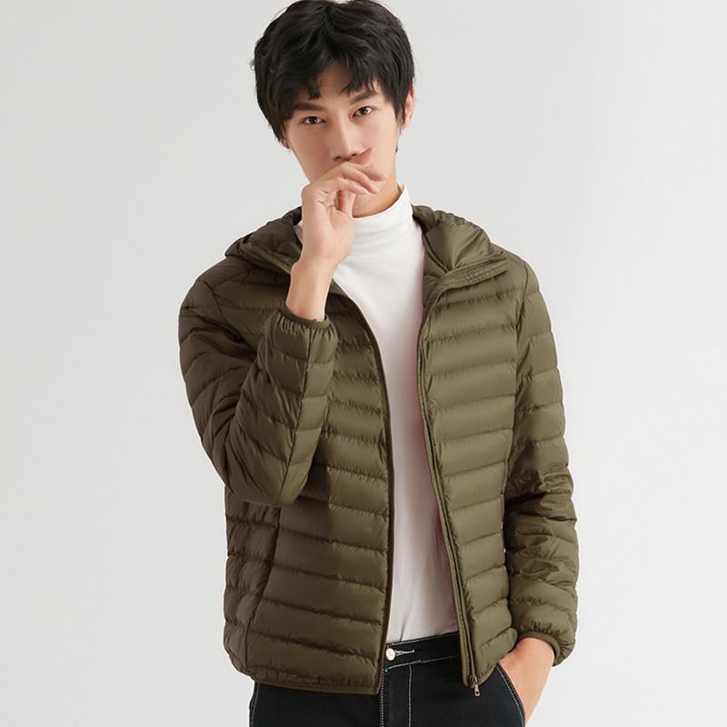 2025年新轻薄款羽绒服男士短款连帽秋冬90白鸭绒宽松版休闲外套潮