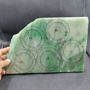 天然独龙玉非洲翠原石飘花新人练手雕刻玉石毛料手镯板挂件吊坠料