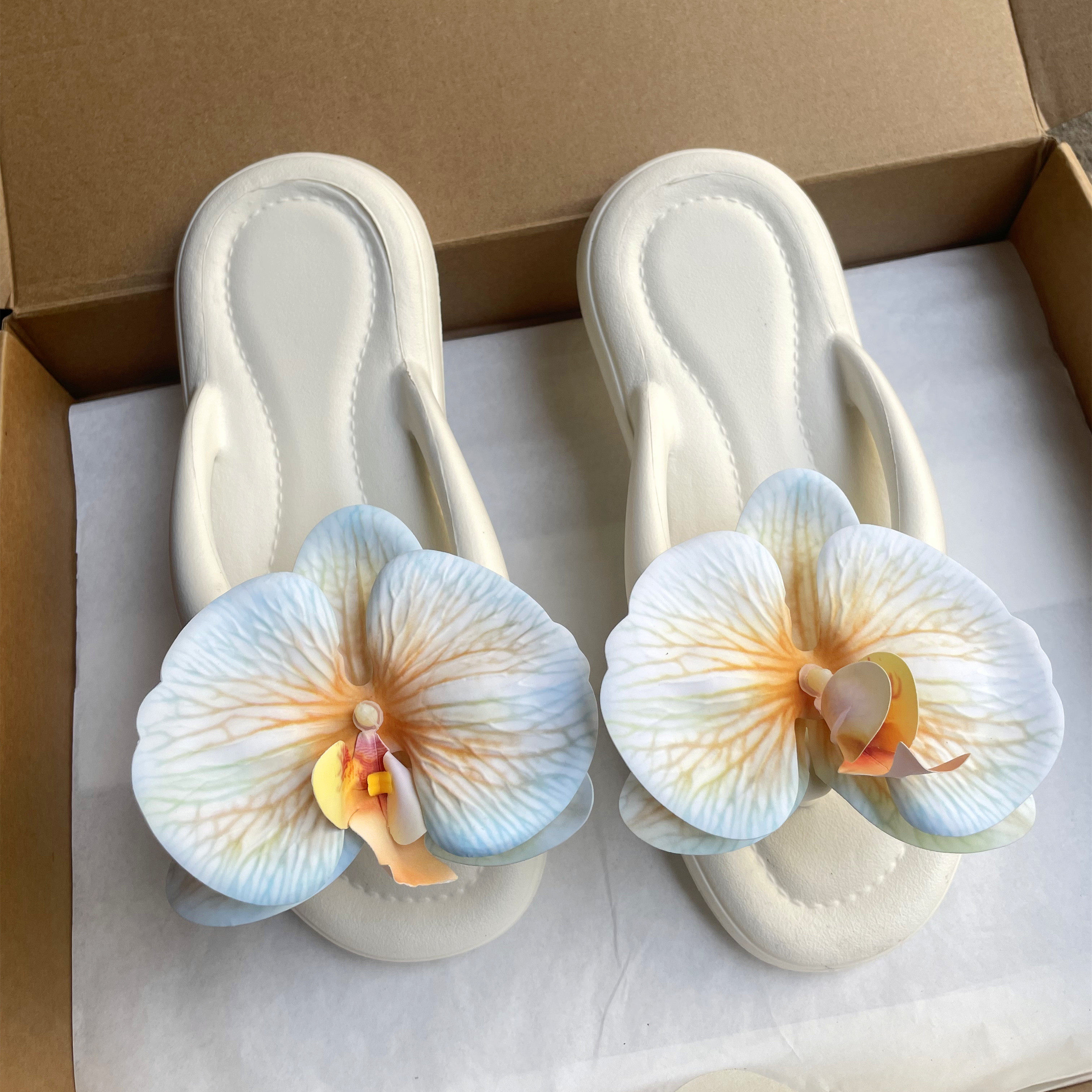 2026新款泰国花朵人字拖沙滩度假风凉鞋蝴蝶兰拖鞋厚底踩屎感平底,女鞋,人字拖,淘宝优惠券,粉丝福利购,淘宝优惠卷