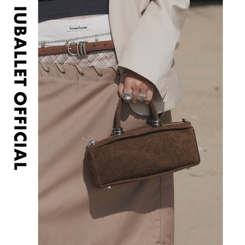 IUBALLET 初简 小众设计红色法棍包女金属装饰小方包手提包