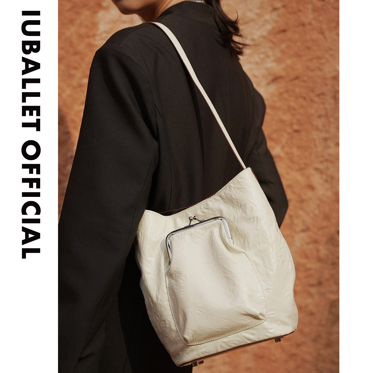 IUBALLET 指纹 水桶包女斜挎单肩大容量通勤包油蜡牛皮托特包大包,箱包皮具/热销女包/男包,水桶包,淘宝优惠券,粉丝福利购,淘宝优惠卷