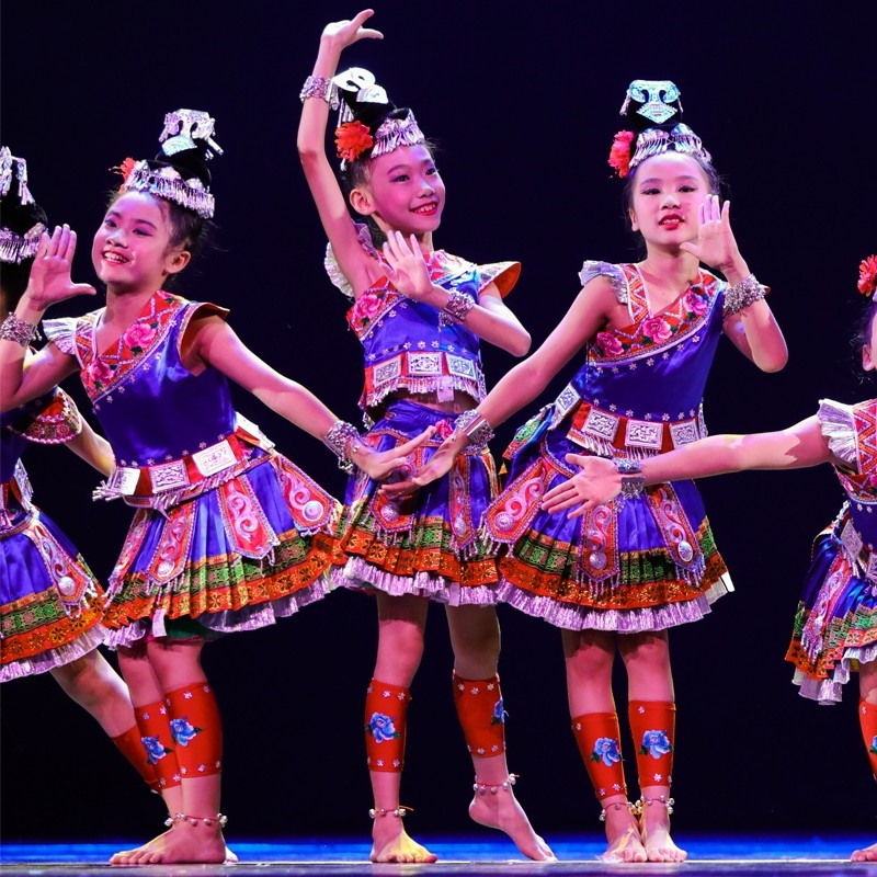 第十届小荷风采踩儿童侗族舞蹈服