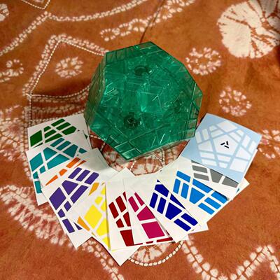 AJ忍冬五魔方绿色透明限量版