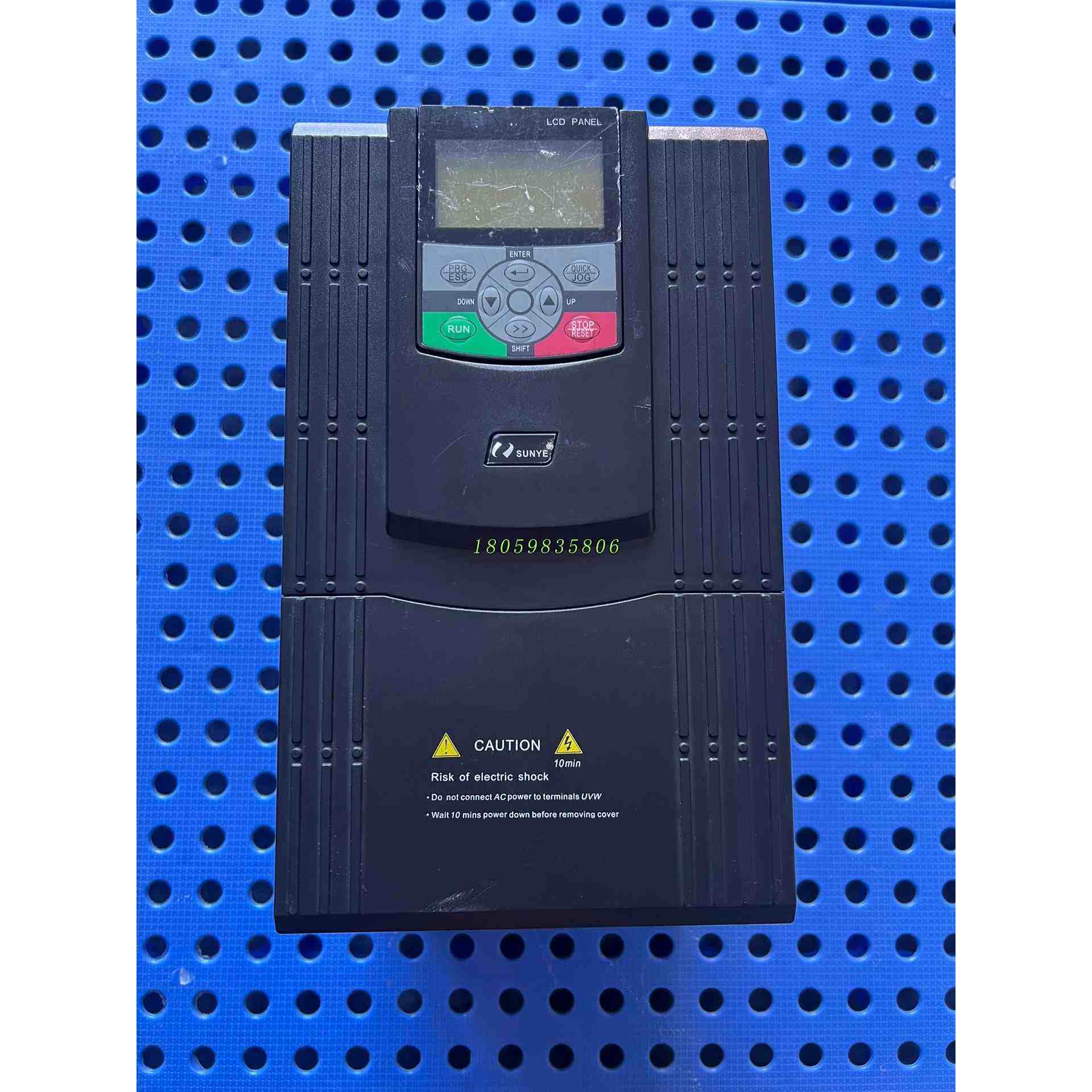 日业变频器,型号 cm530h,重载15kw,成色99新,功议价出