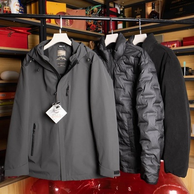 可拆卸鹅绒内胆保暖连帽羽绒服男