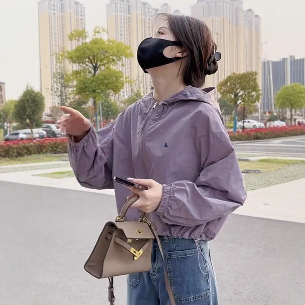 2026春季新款女士超好看外套薄款冲锋衣短款百搭抽绳连帽防风上衣图片