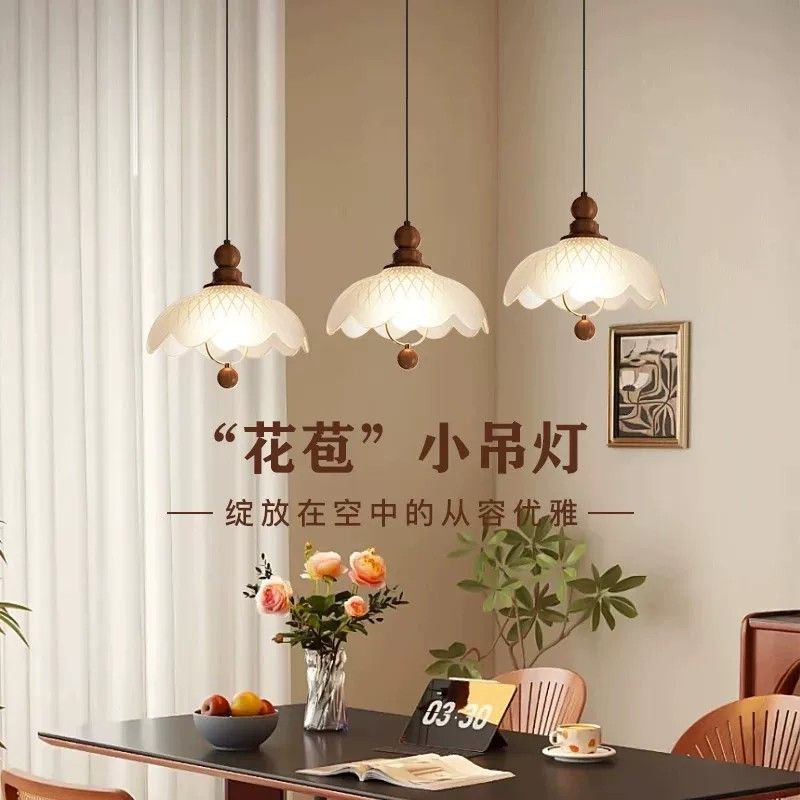 中古风餐厅吊灯复古胡桃木色实木餐桌吧台长条带射灯创意设计师灯图片