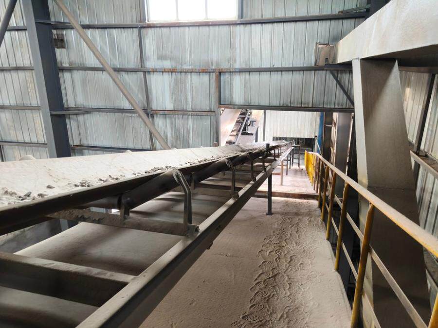 4月15日吐鲁番某公司名下的46项机器设备，主要包括圆锥破碎机、振动筛、直线皮带机、球磨机、螺旋分级机及磁选设备等装置网络拍卖公告