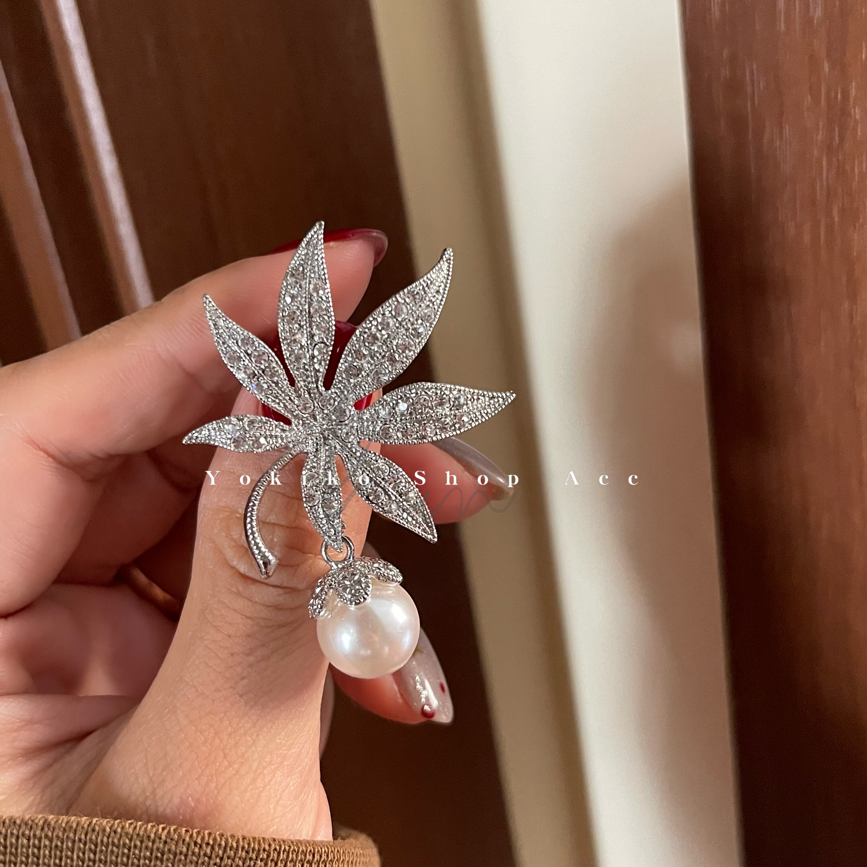 韩国东大门进口精致超闪珍珠水钻树叶款秋冬毛衣配饰西装胸针