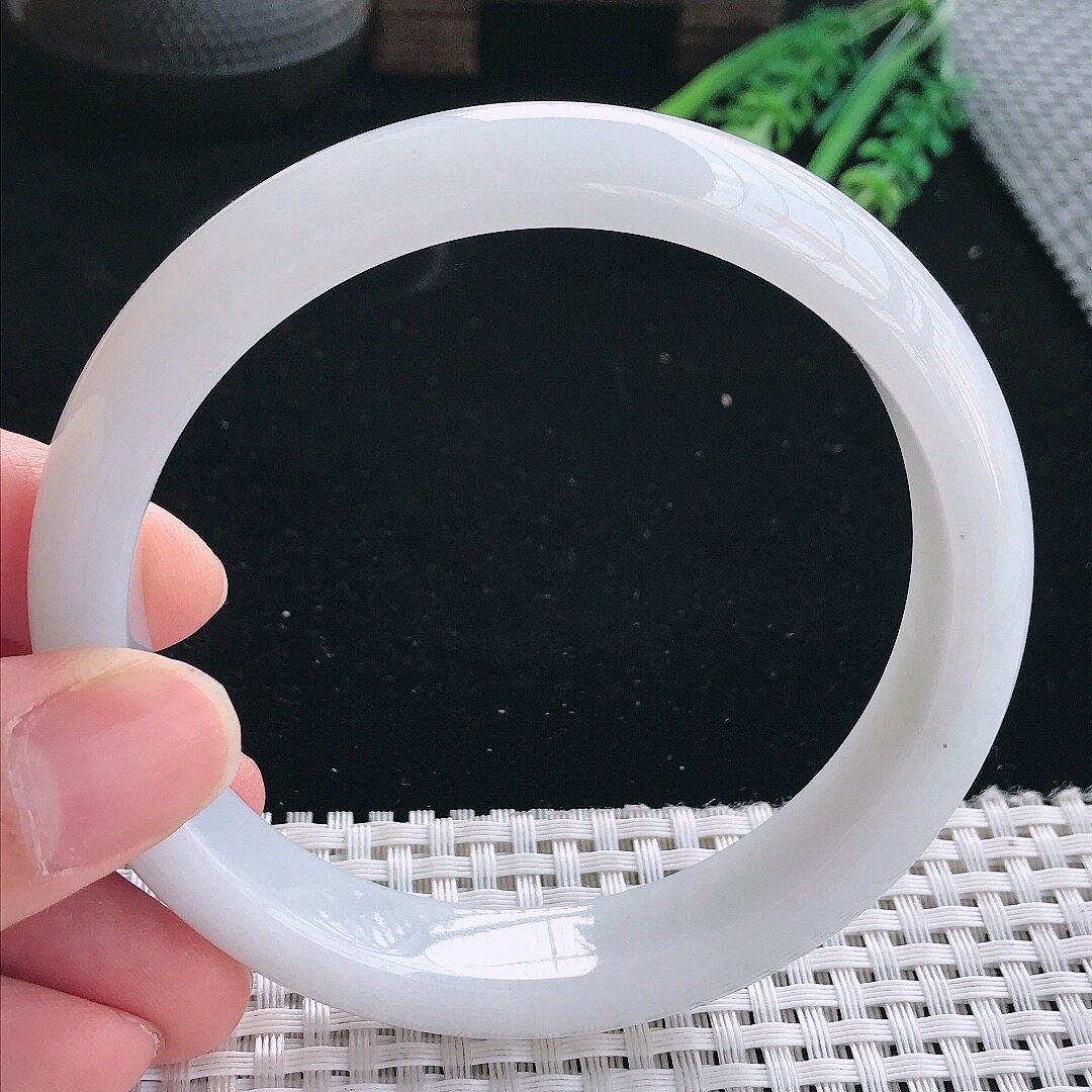 天然翡翠65.8/13/8.6大圈口老坑秀气冰润月光白宽边手镯翡翠玉镯