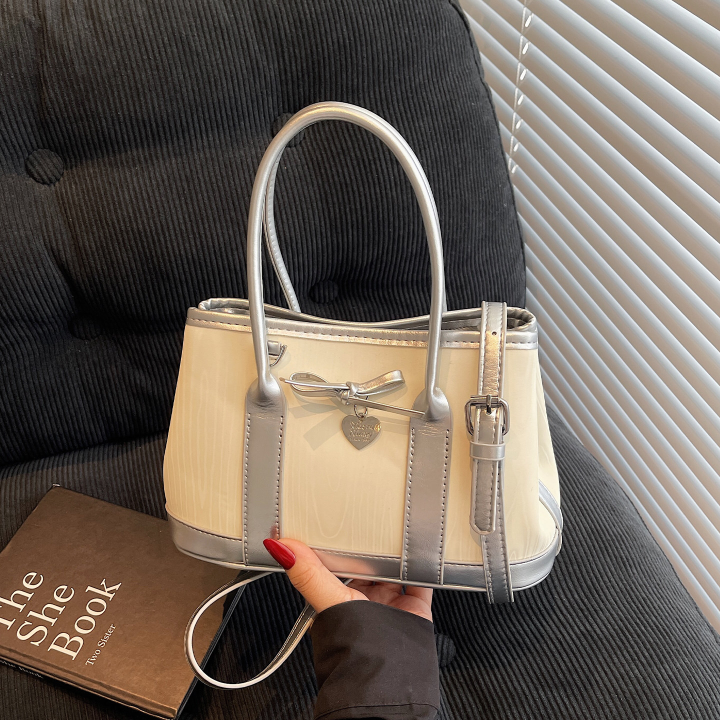 高级感手提包包2025新款潮流行时尚单肩包大容量水桶包通勤斜挎包